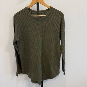 American Eagle Outfitters Dark Green Waffle Knit Long Sleeve Medium Casual Minim